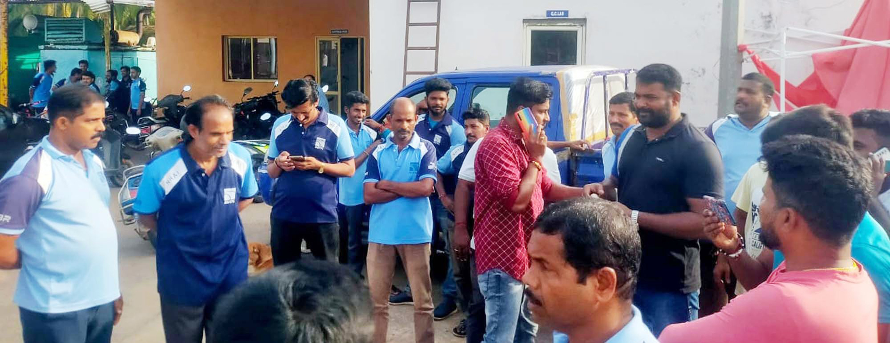 ವೇತನ ನೀಡಲು ವಿಳಂಬ ಆರೋಪ; ಹೆಜಮಾಡಿ ಟೋಲ್‍ನಲ್ಲಿ ಪ್ರತಿಭಟನೆ