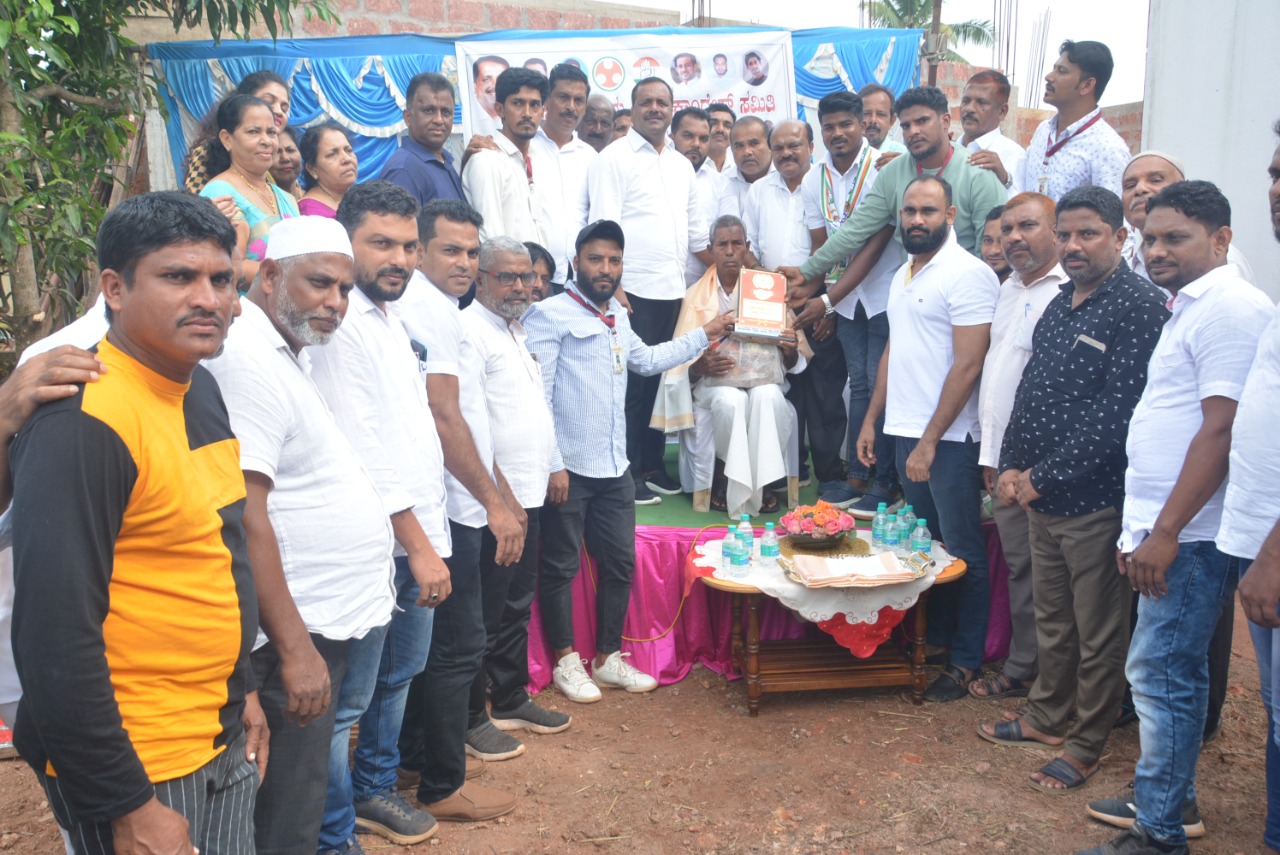 ಮಂಜನಾಡಿ: ಪದ್ಮಶ್ರೀ ಹಾಜಬ್ಬರಿಗೆ ಯುವ ಕಾಂಗ್ರೆಸ್ ನಿಂದ ಸನ್ಮಾನ