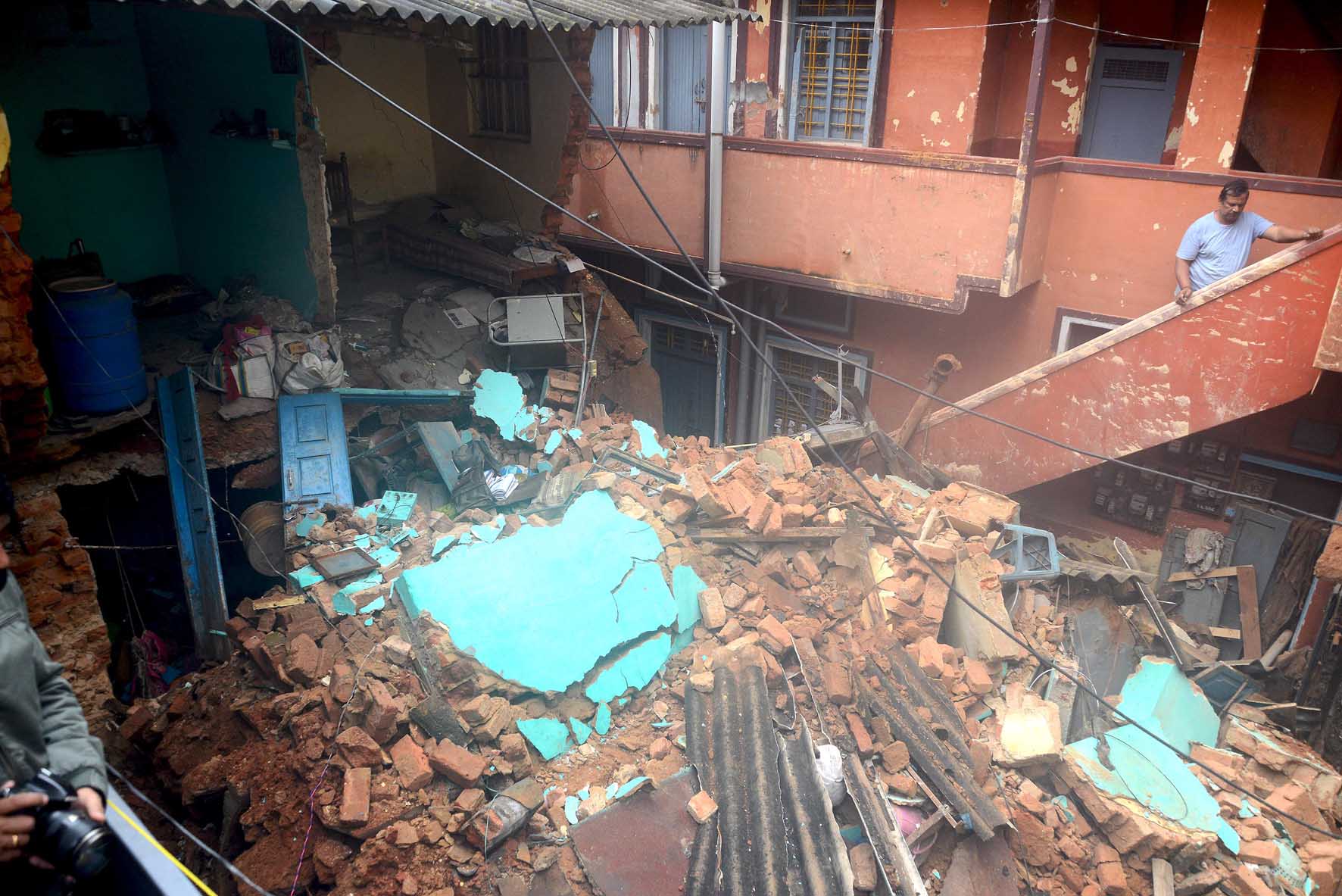 ಬೆಂಗಳೂರಿನಲ್ಲಿ ಮುಂದುವರಿದ ಮಳೆ: ಮತ್ತೊಂದು ಹಳೇ ಕಟ್ಟಡ ಕುಸಿತ