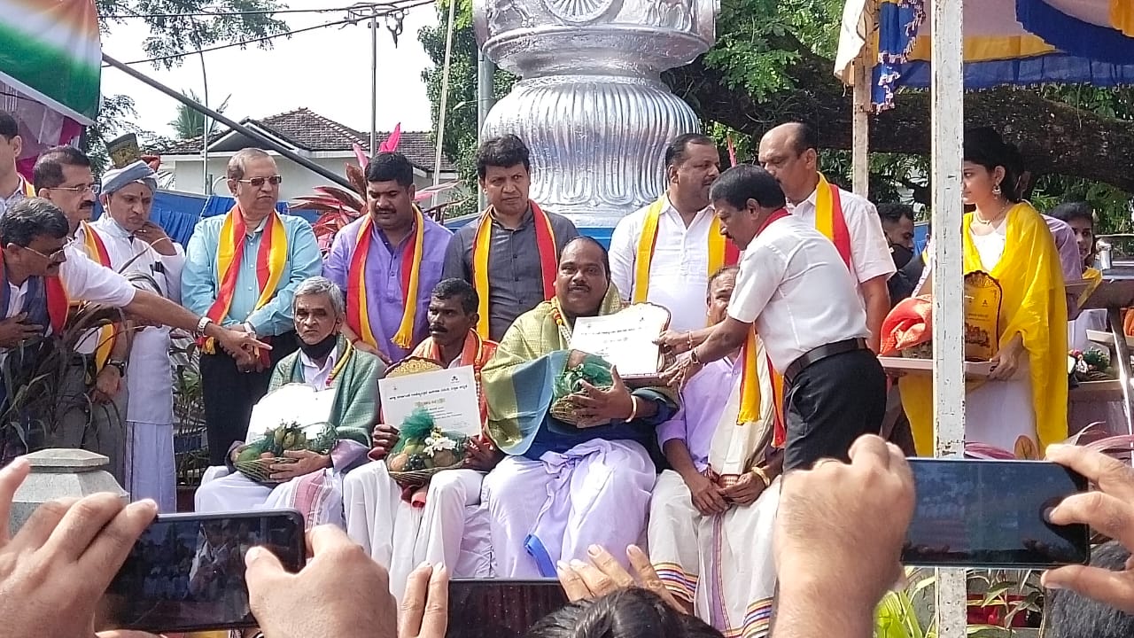 ಹಳೆಯಂಗಡಿಯ ಕೃಷ್ಣ ಪೂಜಾರಿಗೆ ದಕ್ಷಿಣ ಕನ್ನಡ ಜಿಲ್ಲಾ ರಾಜ್ಯೋತ್ಸವ ಪ್ರಶಸ್ತಿಯ ಗೌರವ