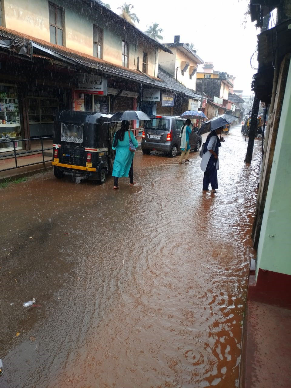 ಉಡುಪಿ ಜಿಲ್ಲೆಯಾದ್ಯಂತ ಗುಡುಗು ಸಹಿತ ಭಾರೀ ಮಳೆ