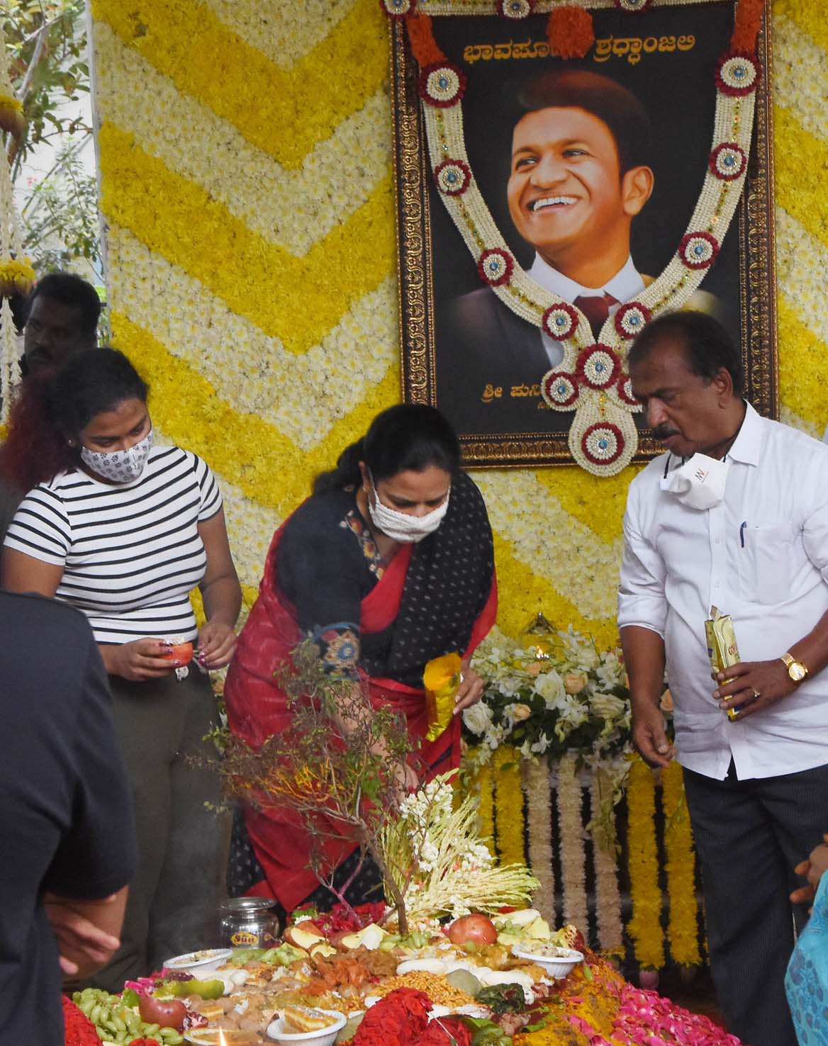ಪುನೀತ್ ಸಮಾಧಿಗೆ ಹಾಲು-ತುಪ್ಪ