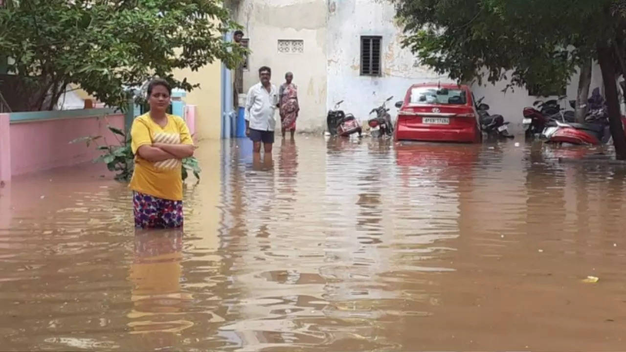 ಆಂಧ್ರಪ್ರದೇಶದಲ್ಲಿ ವ್ಯಾಪಕ ಮಳೆಗೆ 17 ಮಂದಿ ನೀರುಪಾಲು; 100ಕ್ಕೂ ಹೆಚ್ಚು ಮಂದಿ ನಾಪತ್ತೆ
