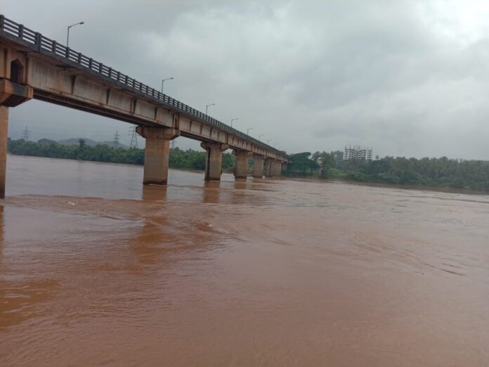 ಪಾಣೆಮಂಗಳೂರು ಸೇತುವೆಯಿಂದ ನದಿಗೆ ಹಾರಿದ ಮಹಿಳೆ