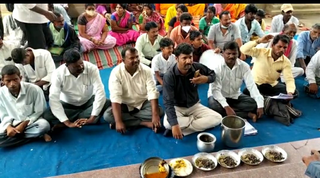 ಟಿ.ನರಸೀಪುರ: ಹಂಸಲೇಖ ಹೇಳಿಕೆ ಬೆಂಬಲಿಸಿ ಲಿವರ್ ಫ್ರೈ ಸೇವಿಸಿದ ದಸಂಸ ಕಾರ್ಯಕರ್ತರು