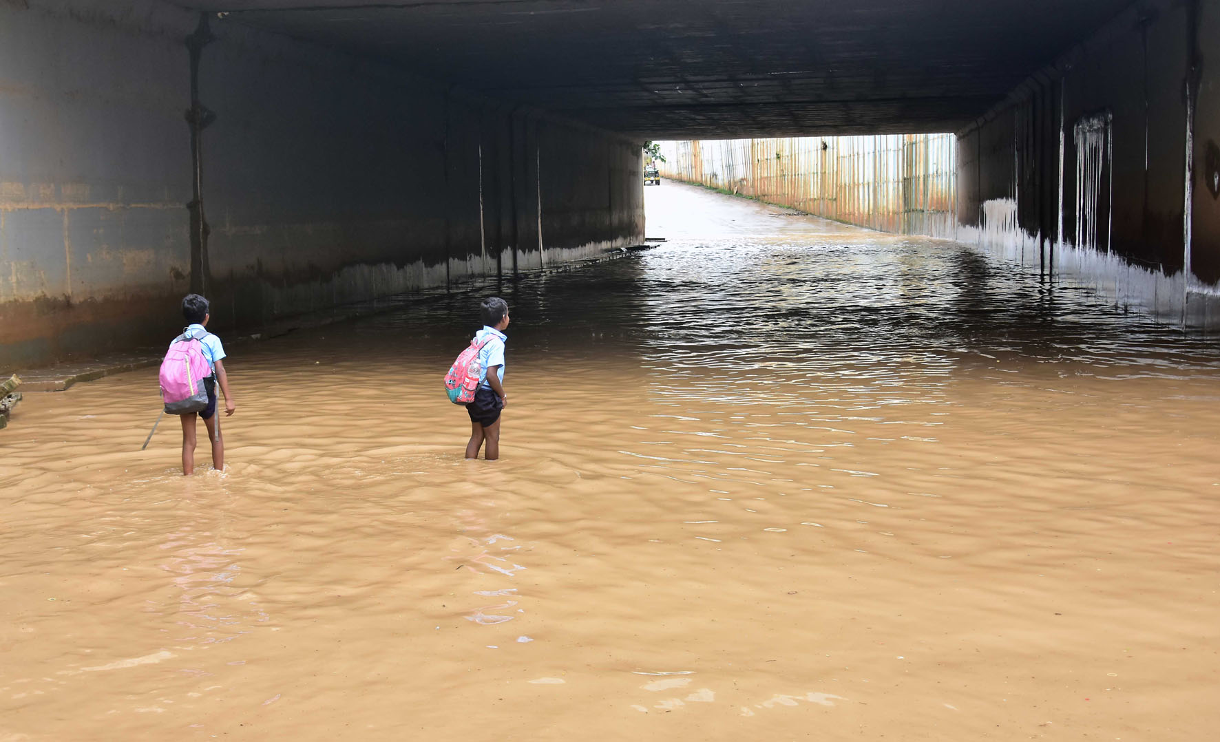 ಬೆಂಗಳೂರು: ಅಪಾರ್ಟ್‍ಮೆಂಟ್‍ಗೆ ನೀರು; ನಿವಾಸಿಗಳು ಕಂಗಾಲು