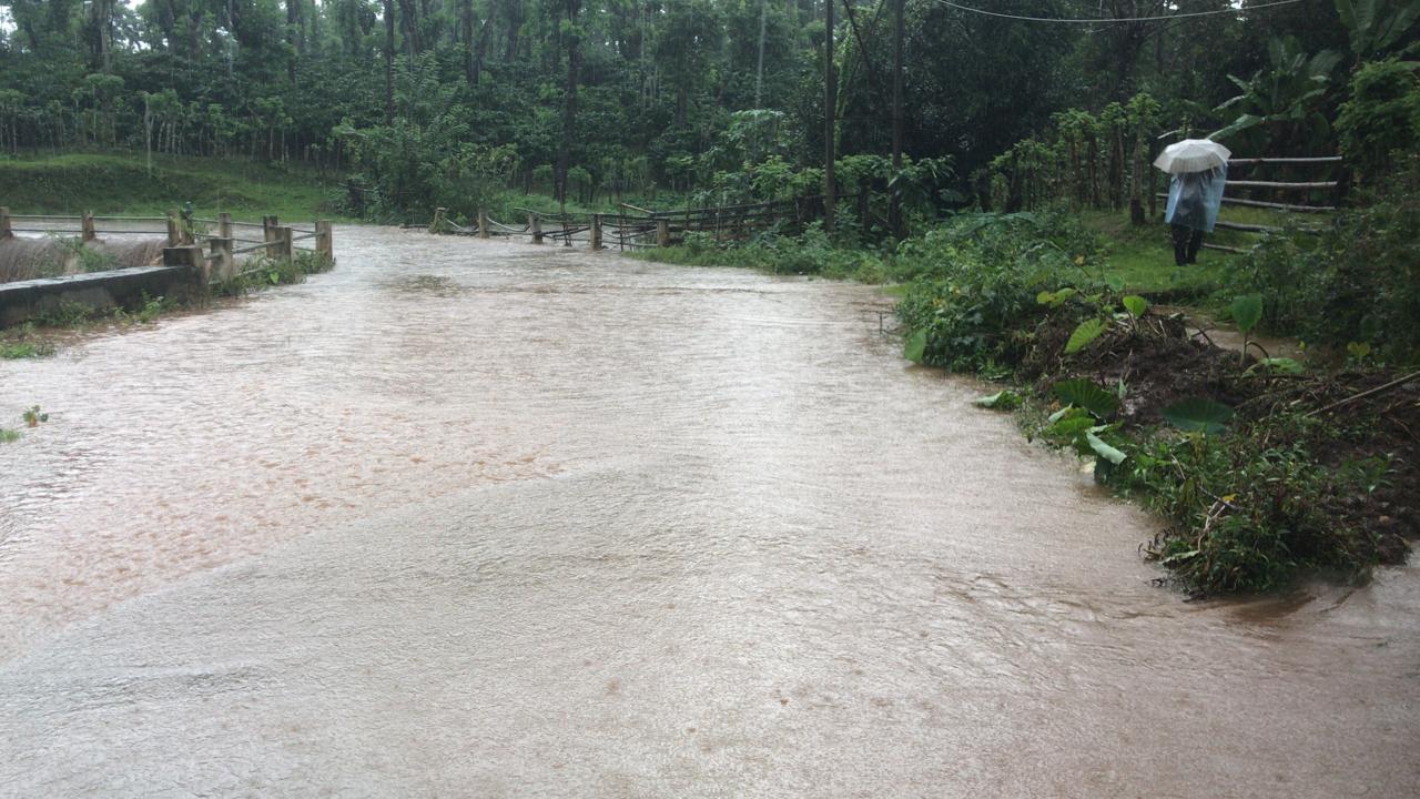 ಬಾಗೇಪಲ್ಲಿ: ಭಾರೀ ಮಳೆಗೆ ಮನೆ ಕುಸಿತ; ಕುರಿ, ಮೇಕೆಗಳು ಸಾವು
