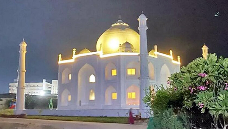 ಪತ್ನಿಗಾಗಿ ತಾಜ್‌ಮಹಲ್ ಹೋಲುವ ಮನೆ ಕಟ್ಟಿಸಿದ ಶಿಕ್ಷಣತಜ್ಞ !