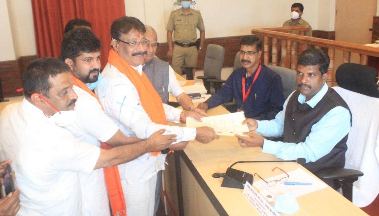 ಮಡಿಕೇರಿ;ವಿಧಾನ ಪರಿಷತ್ ಚುನಾವಣೆ: ಬಿಜೆಪಿ, ಕಾಂಗ್ರೆಸ್, ಜೆಡಿಎಸ್ ಅಭ್ಯರ್ಥಿಗಳಿಂದ ನಾಮಪತ್ರ ಸಲ್ಲಿಕೆ