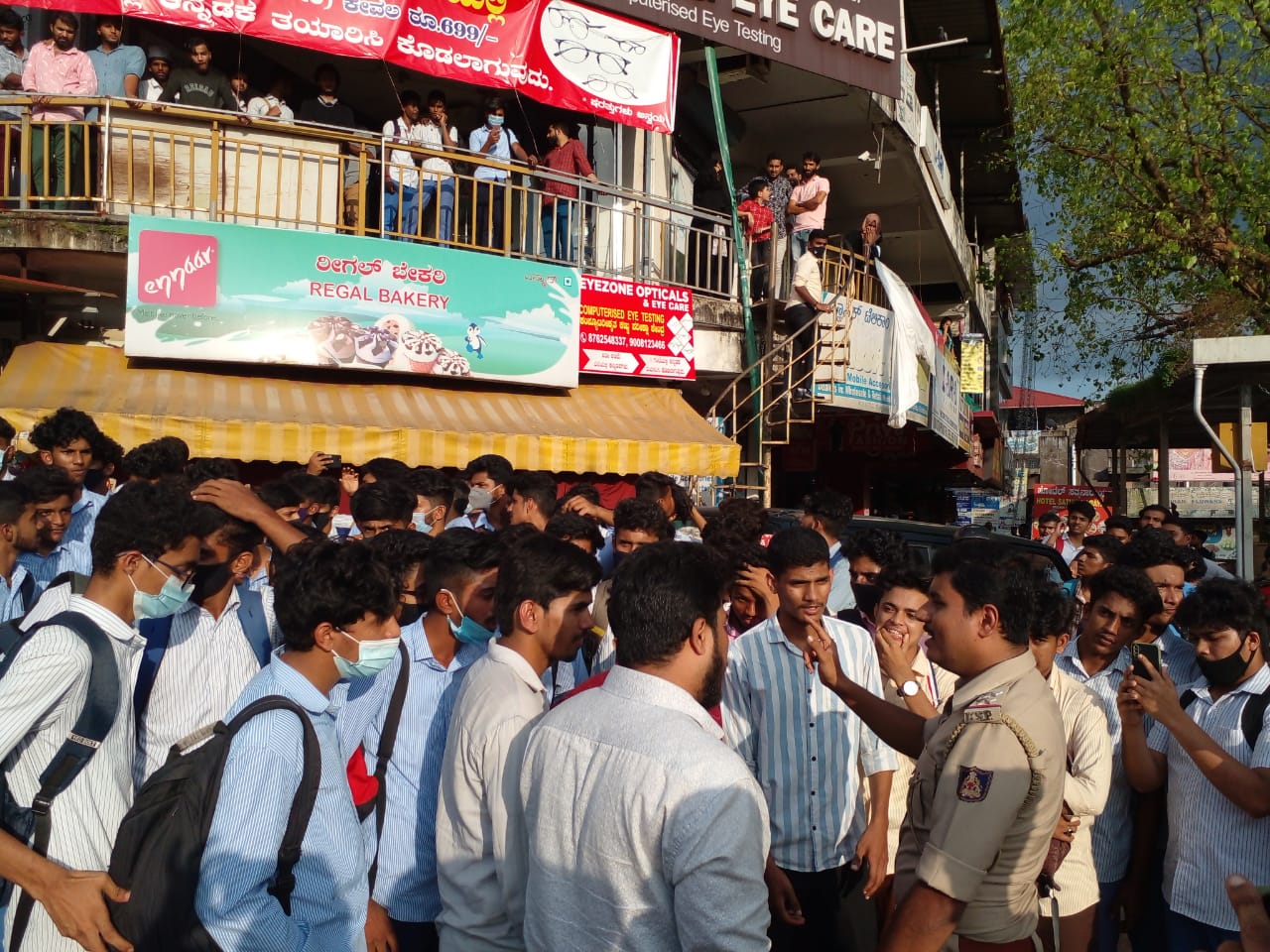 ಪುತ್ತೂರು: ವಿದ್ಯಾರ್ಥಿಗೆ ಸಹ ವಿದ್ಯಾರ್ಥಿಗಳ ತಂಡದಿಂದ ಹಲ್ಲೆ