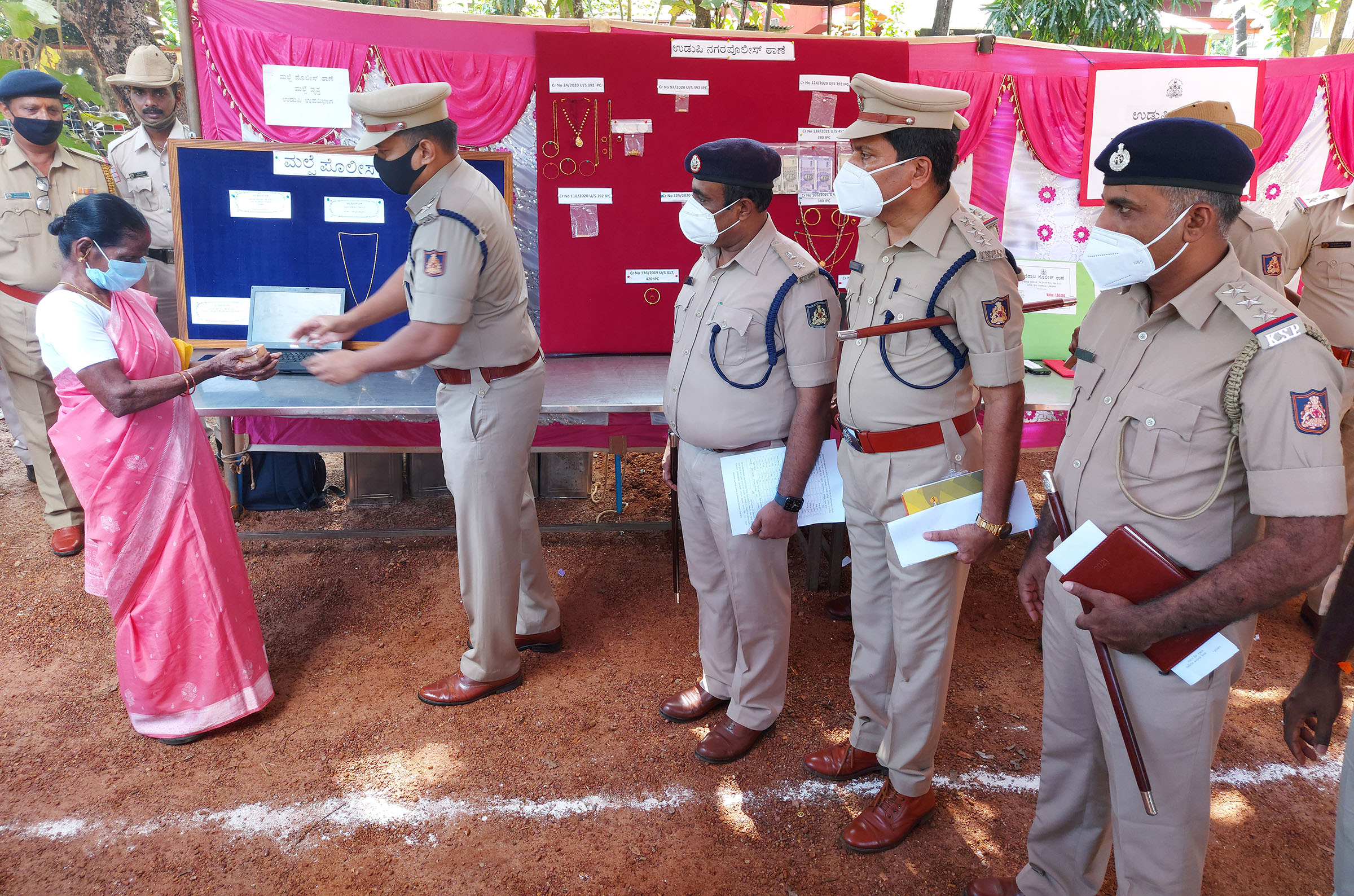 ಉಡುಪಿ: 76 ಕಳವು ಪ್ರಕರಣಗಳ 90ಲಕ್ಷ ರೂ. ಮೌಲ್ಯದ ಸೊತ್ತುಗಳು ವಾರೀಸುದಾರರಿಗೆ ಹಸ್ತಾಂತರ