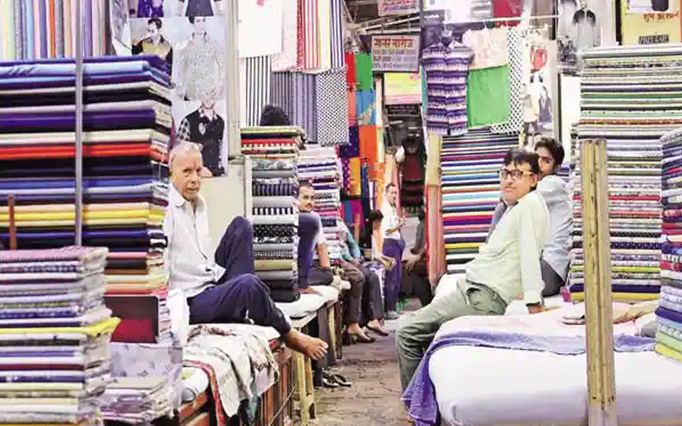 ಜಿಎಸ್‌ಟಿ ಶೇ. 5ರಿಂದ ಶೇ. 12ಕ್ಕೆ ಏರಿಕೆ: ದುಬಾರಿಯಾಗಲಿರುವ ಬಟ್ಟೆ, ಪಾದರಕ್ಷೆಗಳು