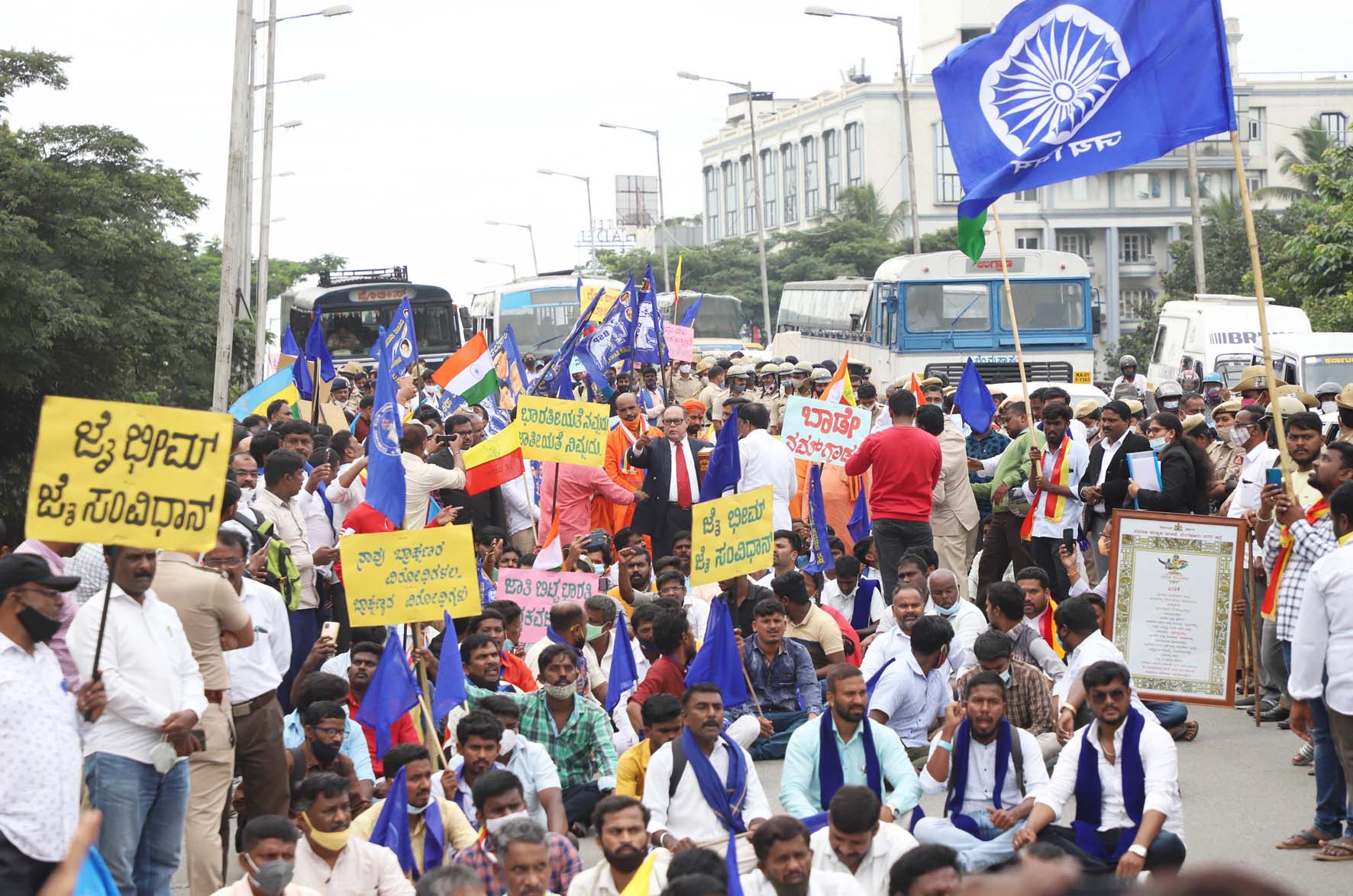 ಅನೈತಿಕ ಗೂಂಡಾಗಿರಿ ಮಾಡುವವರ ವಿರುದ್ಧ ಕಠಿಣ ಕ್ರಮಕ್ಕೆ ಸಂವಿಧಾನ ಸಂರಕ್ಷಣಾ ಐಕ್ಯತಾ ಸಮಿತಿ ಆಗ್ರಹ