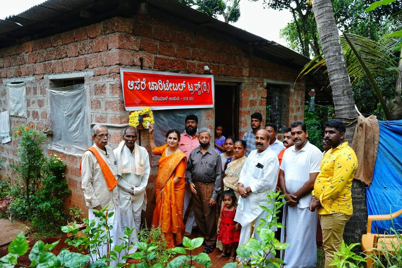 ದೀಪಾವಳಿಯ ಪ್ರಯುಕ್ತ ಮೂರು ಮನೆಗಳಿಗೆ ಉಚಿತ ವಿದ್ಯುತ್ ಸಂಪರ್ಕ