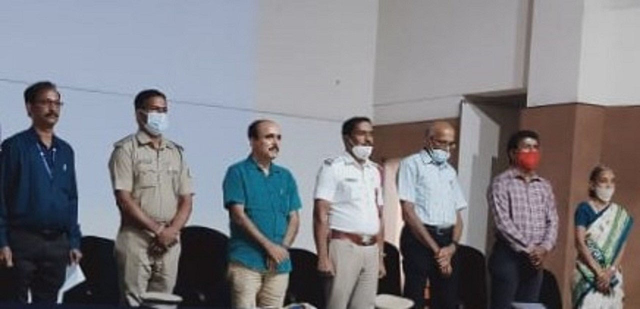 ವಾಹನ ಚಾಲನೆಯಲ್ಲಿ ಸುರಕ್ಷತಾ ಕ್ರಮಗಳನ್ನು ಅನುಸರಿಸಿ: ಆರ್‌ಟಿಓ