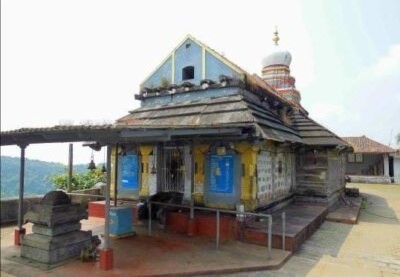 ಕಾರಿಂಜೇಶ್ವರ ದೇವಸ್ಥಾನದೊಳಗೆ ಚಪ್ಪಲಿ ಧರಿಸಿ ಪ್ರವೇಶಿಸಿದ ಆರೋಪ: ನಾಲ್ವರು ಆರೋಪಿಗಳ ಬಂಧನ