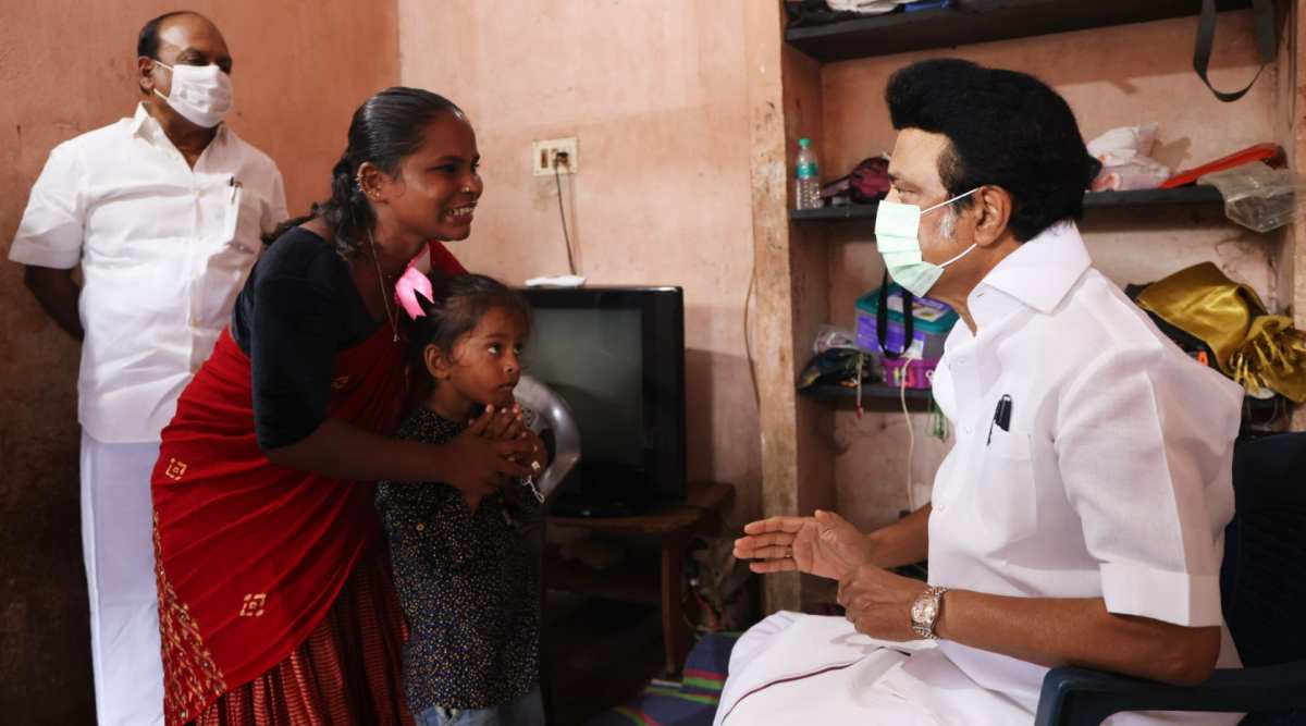 ತಾರತಮ್ಯದ ಕುರಿತು ಬುಡಕಟ್ಟು ಮಹಿಳೆಯ ಆರೋಪ: ಗ್ರಾಮಕ್ಕೆ ಭೇಟಿ ನೀಡಿ ಸವಲತ್ತು ವಿತರಿಸಿದ ಸಿಎಂ ಸ್ಟಾಲಿನ್‌