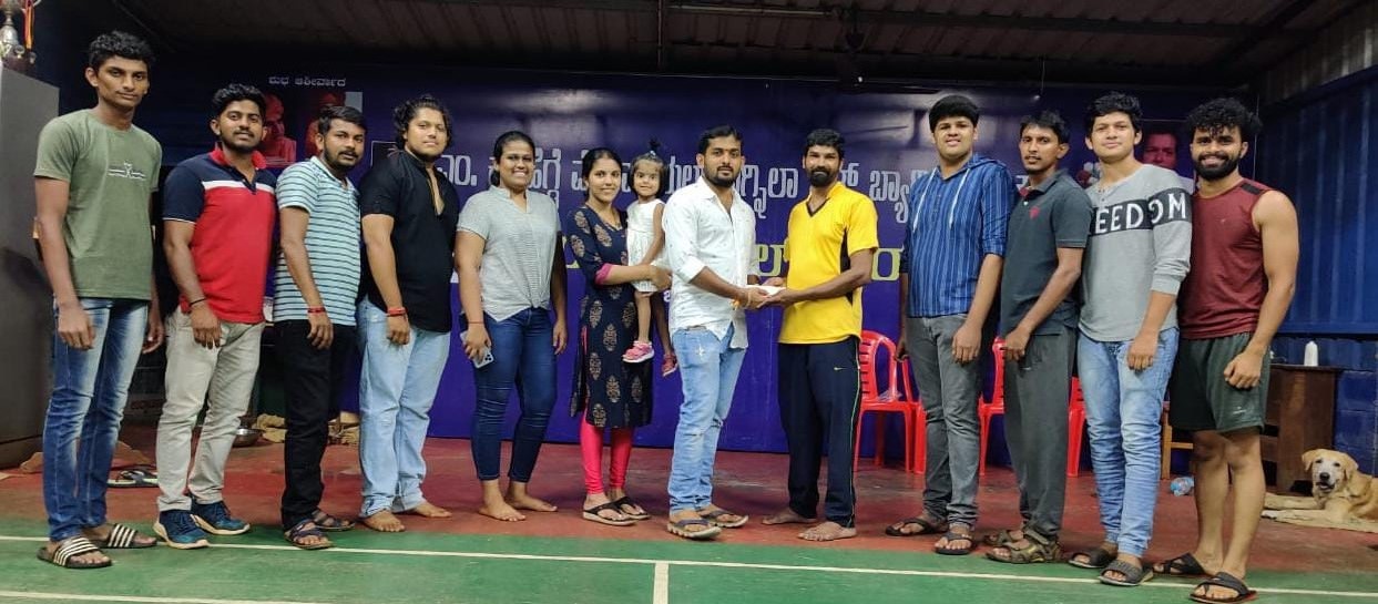 ಕಾರ್ಕಳ ಪುರಸಭಾ ಸದಸ್ಯನಿಂದ ಎನಿಮಲ್ ಕೇರ್ ಟ್ರಸ್ಟ್ ಗೆ ಲಕ್ಷ ರೂ. ದೇಣಿಗೆ