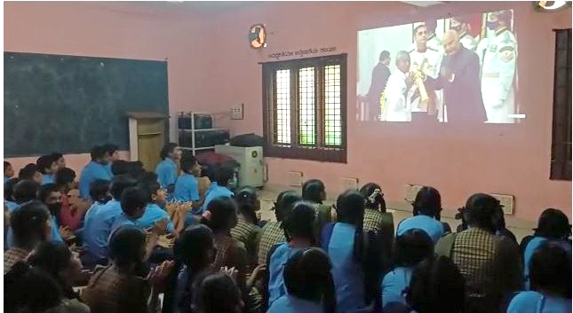 ಹಾಜಬ್ಬರಿಗೆ ಪದ್ಮಶ್ರೀ ಪ್ರದಾನ: ಸಂಭ್ರಮದ ಕ್ಷಣವನ್ನು ಕಣ್ತುಂಬಿಕೊಂಡ ಹಾಜಬ್ಬರ ಶಾಲಾ ವಿದ್ಯಾರ್ಥಿಗಳು