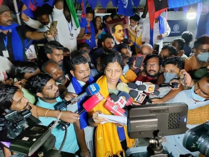 ಎಂ.ಜಿ. ವಿವಿಯ ಜಾತಿನಿಂದನೆ ಆರೋಪಿ ಪ್ರೊಫೆಸರ್ ಉಚ್ಚಾಟನೆ ಸಾಂವಿಧಾನಿಕ ಮೌಲ್ಯಗಳಿಗೆ ಜಯ: ಪ್ರತಿಭಟನಾಕಾರರ ಸಂಭ್ರಮ