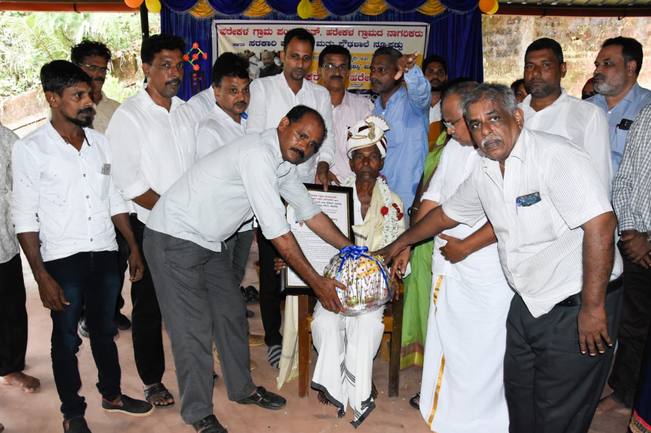 ಪದ್ಮಶ್ರೀ ಪುರಸ್ಕೃತ ಹಾಜಬ್ಬರಿಗೆ ನ್ಯೂಪಡ್ಪು ಪ್ರೌಢಶಾಲೆಯಲ್ಲಿ ಸನ್ಮಾನ