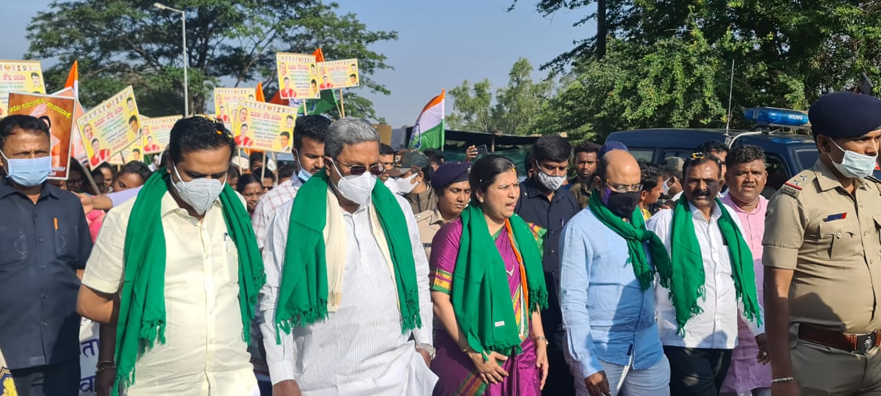 ಖಾನಪುರ ಸಮಗ್ರ ಅಭಿವೃದ್ಧಿಗೆ ಆಗ್ರಹಿಸಿ ಕಾಂಗ್ರೆಸ್ ಪಾದಯಾತ್ರೆ