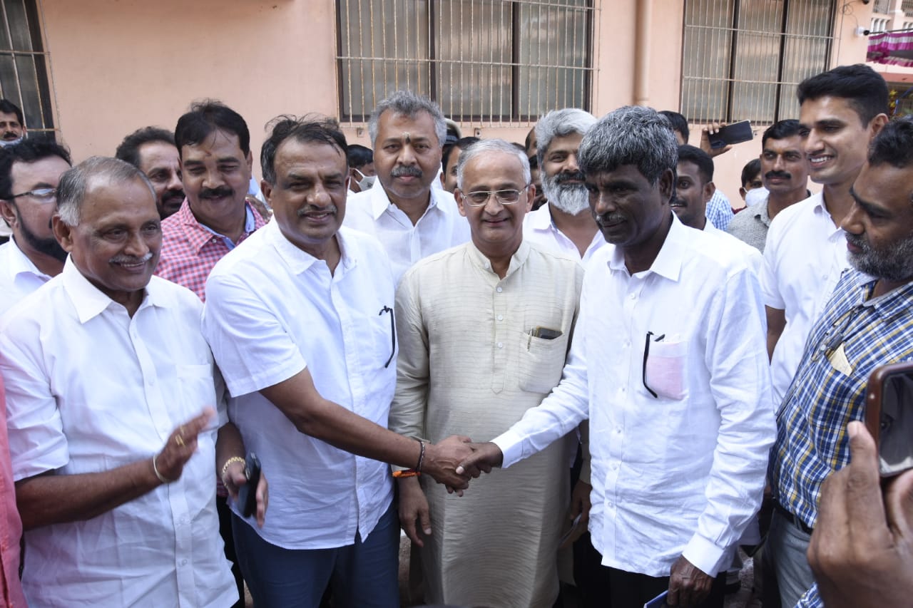 ಮೊದಲ ಪ್ರಾಶಸ್ತ್ಯದ ಮತಗಳಿಂದಲೇ ಗೆದ್ದ ಕೋಟ ಶ್ರೀನಿವಾಸ ಪೂಜಾರಿ, ಮಂಜುನಾಥ ಭಂಡಾರಿ