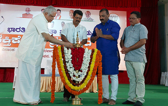 ನಳಿನ್‌ಗೆ ಜನ ಓಟು ಕೊಟ್ಟಿರುವುದು ಸಿದ್ದರಾಮಯ್ಯರ ಮಾತಿಗೆ ಉತ್ತರ ಕೊಡುವುದಕ್ಕಲ್ಲ: ಬಿ.ಎಲ್.ಸಂತೋಷ್