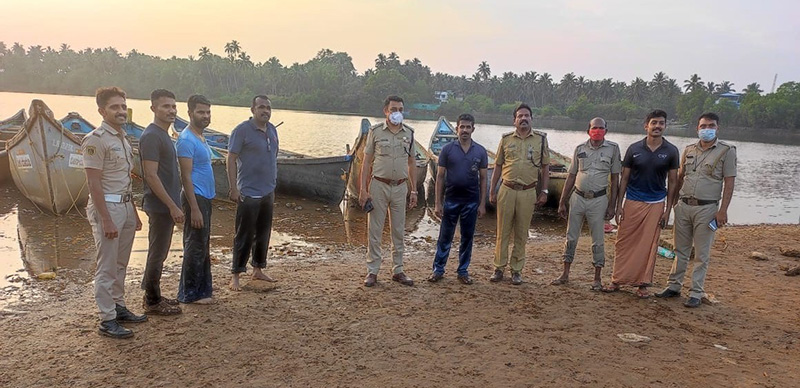 ಕಾಸರಗೋಡು; ಅಕ್ರಮ ಮರಳುಗಾರಿಕೆ ಆರೋಪ: 10 ದೋಣಿಗಳ ವಶ