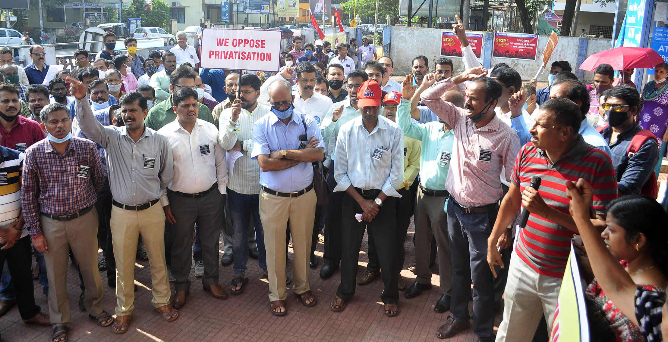ಉಡುಪಿ: ಕೇಂದ್ರದ ವಿರುದ್ಧ ಬ್ಯಾಂಕ್ ಯೂನಿಯನ್‌ಗಳ ಸಾರ್ವತ್ರಿಕ ಪ್ರತಿಭಟನೆ