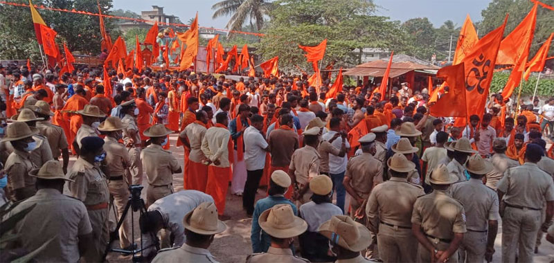 ಶ್ರೀರಂಗಪಟ್ಟಣದಲ್ಲಿ ಸಂಘಪರಿವಾರದ ಸಂಕೀರ್ತನಾ ಯಾತ್ರೆ ವೇಳೆ ಮಾತಿನ ಚಕಮಕಿ