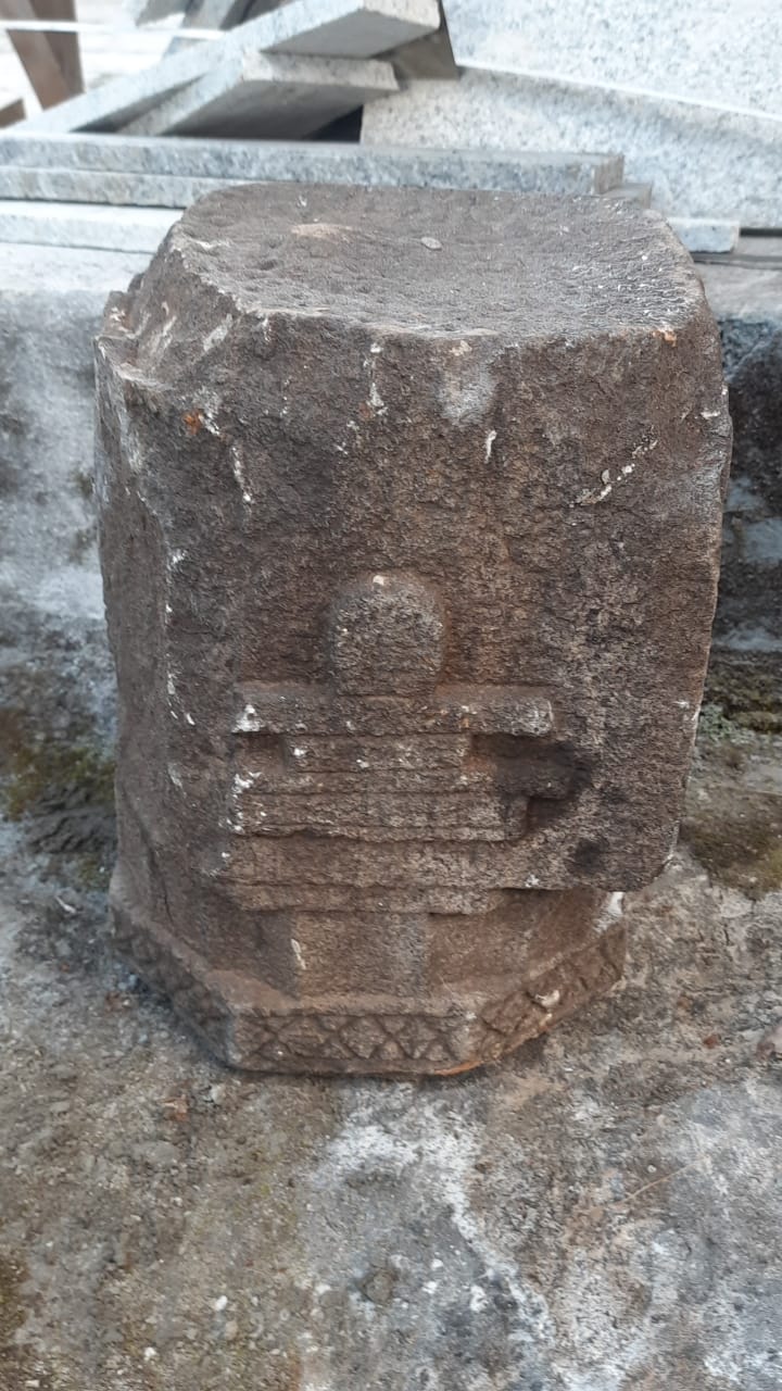 ಮಡಿಕೇರಿಯ ಪೇರೂರಿನಲ್ಲಿ ಪುರಾತನ ಕೆತ್ತನೆ ಕಲ್ಲುಗಳು ಪತ್ತೆ