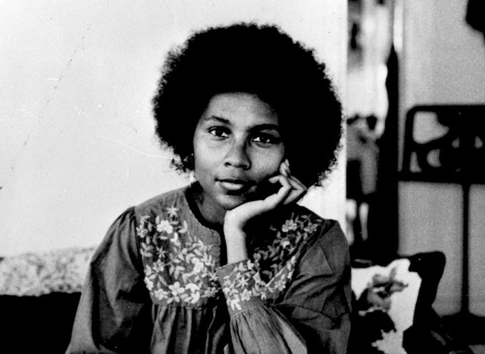 ಮಹಿಳಾವಾದಿ ಲೇಖಕಿ ಬೆಲ್ ಹೂಕ್ಸ್ ನಿಧನ