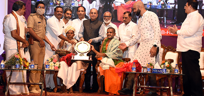 ಮಂಗಳೂರು: ಬಿ ಹ್ಯೂಮನ್‌ನಿಂದ ಪದ್ಮವಿಭೂಷಣ, ಪದ್ಮಶ್ರೀ ಪ್ರಶಸ್ತಿ ಪುರಸ್ಕೃತರಿಗೆ ಸನ್ಮಾನ