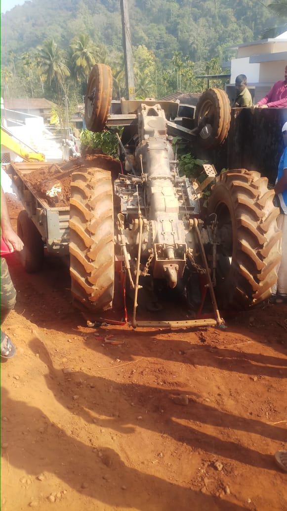 ಜಯಪುರ: ಟ್ರ್ಯಾಕ್ಟರ್ ಉರುಳಿಬಿದ್ದು ಚಾಲಕ ಮೃತ್ಯು