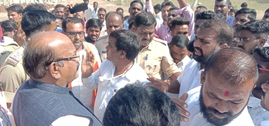 ಕಲಬುರಗಿ: ಸಂಸದ ಜಾಧವರಿಗೆ ದಲಿತರ ಘೇರಾವ್