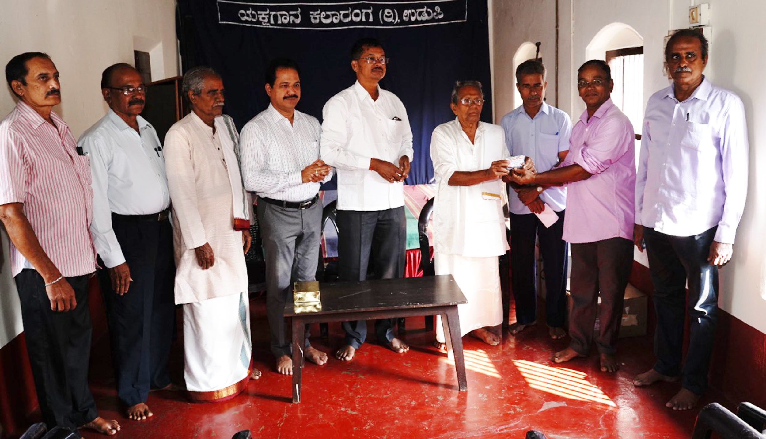 ಯಕ್ಷಗಾನ ಕಲಾವಿದರಿಗೆ ಬಸ್‌ಪಾಸ್ ವಿತರಣೆ