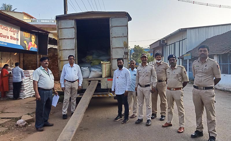 ಸಾಗರ: ಅಕ್ರಮವಾಗಿ ಸಾಗಾಟ ಮಾಡುತ್ತಿದ್ದ ಅನ್ನಭಾಗ್ಯ ಯೋಜನೆಯ ಅಕ್ಕಿ ಪೊಲೀಸ್ ವಶ