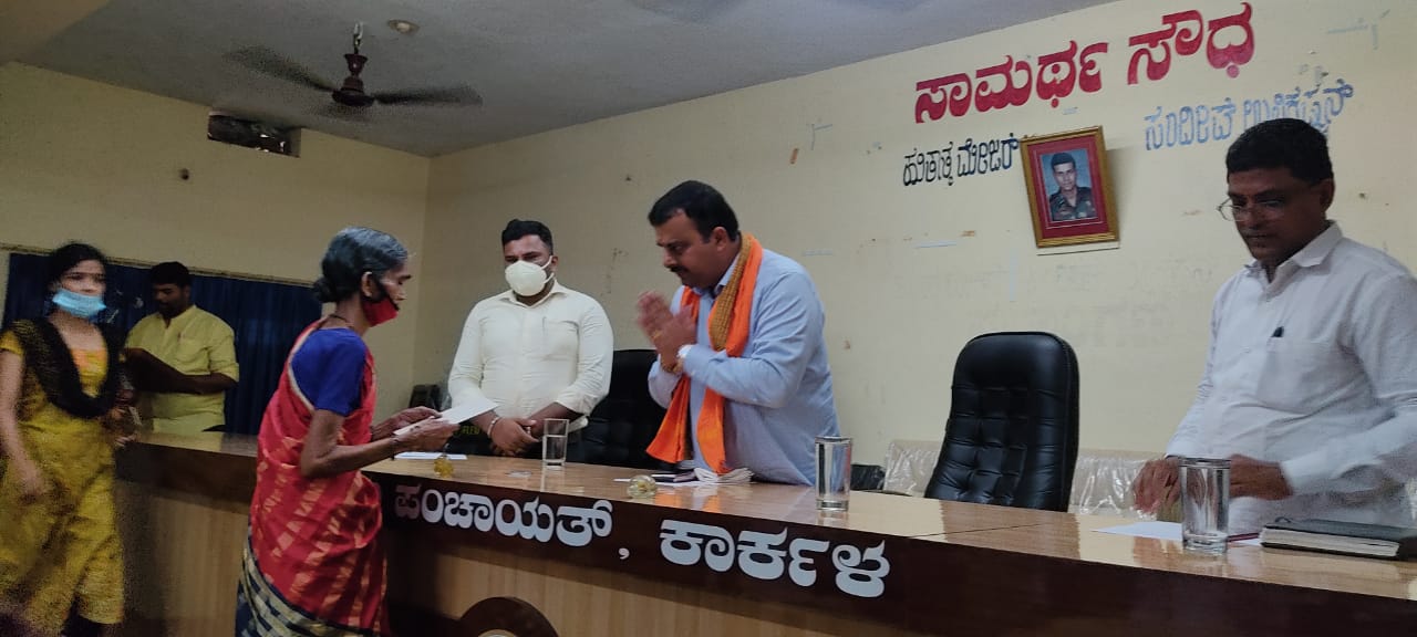 ಕಾರ್ಕಳ: ಕೋವಿಡ್ ಪರಿಹಾರ ವಿತರಣೆ