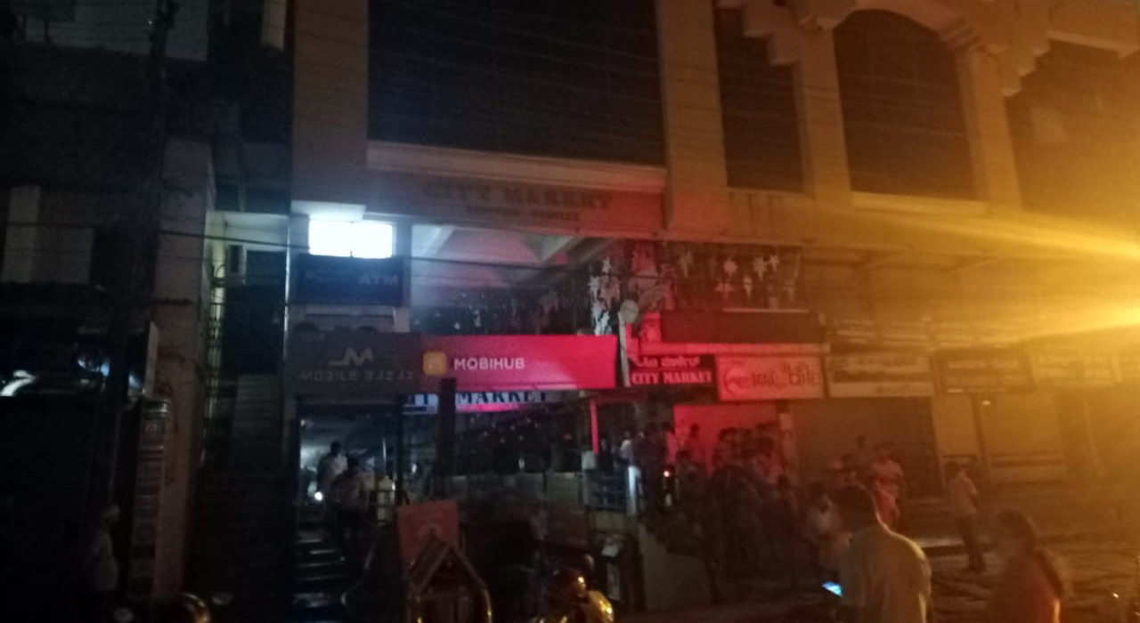 ಮಂಗಳೂರು : ದುಬೈ ಮಾರ್ಕೆಟ್‌‌ನಲ್ಲಿ ಬೆಂಕಿ ಆಕಸ್ಮಿಕ