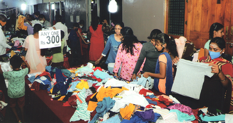 ಮಂಗಳೂರು: ರೆಡಿಮೇಡ್ ಗಾರ್ಮೆಂಟ್ಸ್ ನಲ್ಲಿ ಕ್ರಿಸ್ಮಸ್ ಆಫರ್