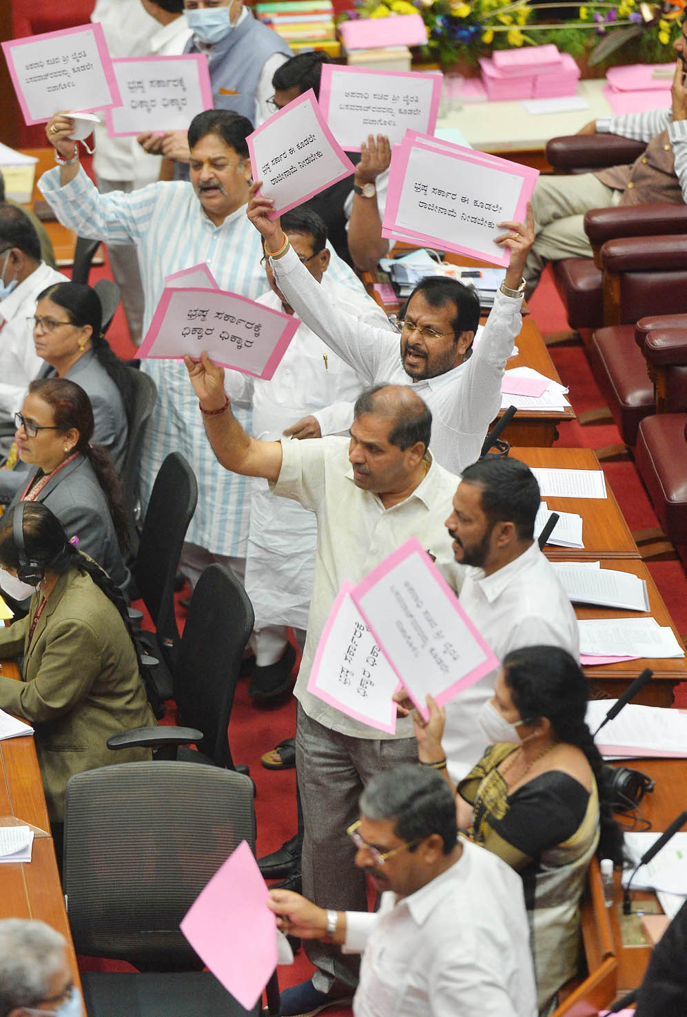 ಸಚಿವ ಬೈರತಿ ಬಸವರಾಜ ರಾಜೀನಾಮೆಗೆ ಸದನದಲ್ಲಿ ಕಾಂಗ್ರೆಸ್ ಶಾಸಕರ ಒತ್ತಾಯ, ಸಭಾತ್ಯಾಗ