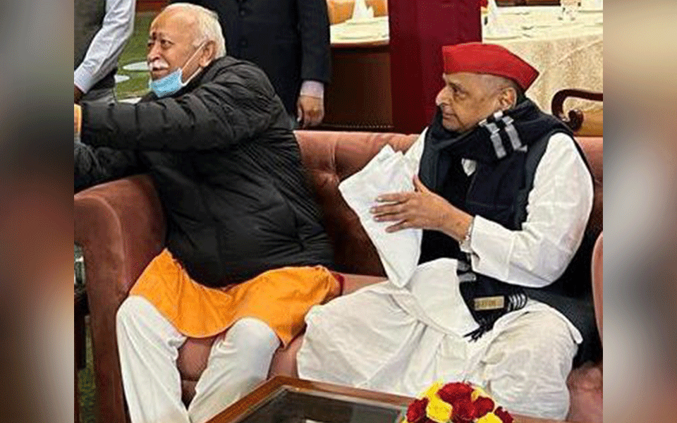 ಉತ್ತರಪ್ರದೇಶ ಚುನಾವಣಾ ಪ್ರಚಾರದ ಮಧ್ಯೆ ಸಂಚಲನ ಮೂಡಿಸಿದ ಮೋಹನ್ ಭಾಗವತ್, ಮುಲಾಯಂ ಸಿಂಗ್ ಯಾದವ್ ಫೋಟೊ