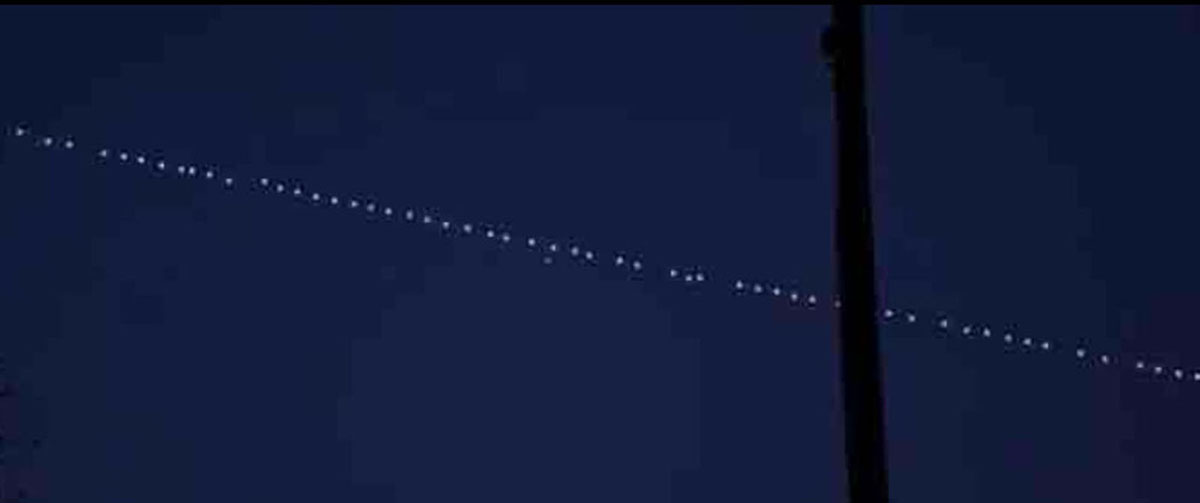 ಕರಾವಳಿಯ ಆಕಾಶದಲ್ಲಿ ಕಂಡಿದೆ ತೇಲುವ ಬೆಳಕಿನ ಮಾಲೆ!