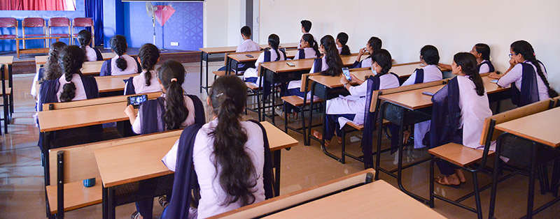 ಅರ್ಧ ವರ್ಷ ಕಳೆದರೂ ಶಾಲೆಗಳಿಗೆ ತಲುಪದ ಪಠ್ಯಪುಸ್ತಕ !