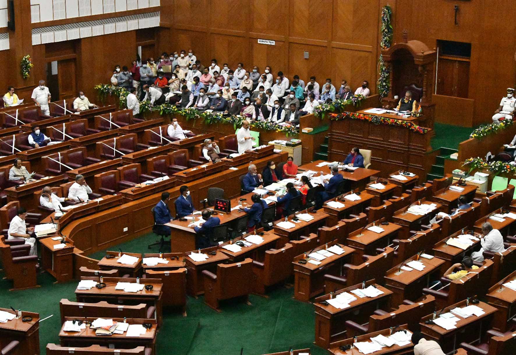 ನಮ್ಮನ್ನು ಹಾಸನ ವಿಭಾಗಕ್ಕೆ ಸೇರಿಸಿ, ಇಲ್ಲವೇ ಅಧಿಕಾರಿಗಳನ್ನು ಕಳುಹಿಸಿಕೊಡಿ: ಜೆಡಿಎಸ್ ಶಾಸಕರ ಒತ್ತಾಯ