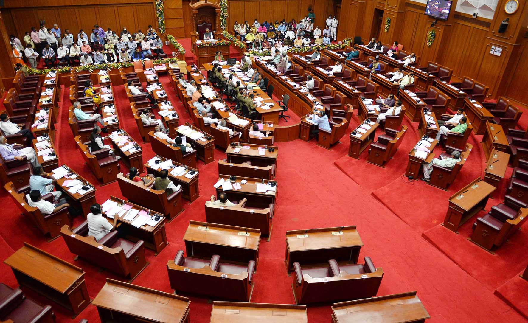 ಆಯುಷ್ ವಿವಿ ವಿಧೇಯಕ ಸೇರಿ ವಿಧಾನಪರಿಷತ್‍ನಲ್ಲಿ 8 ವಿಧೇಯಕಗಳಿಗೆ ಅಂಗೀಕಾರ