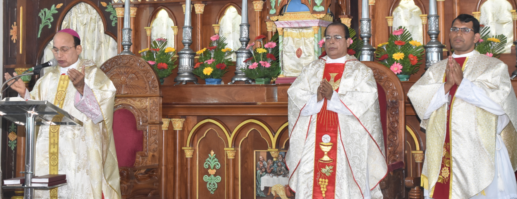 ಉಡುಪಿ: ಕೊರೋನ ಭೀತಿ ನಡುವೆ ಜಿಲ್ಲೆಯಲ್ಲಿ ಭಕ್ತಿ, ಶೃದ್ದೆಯಿಂದ ಕ್ರಿಸ್ಮಸ್ ಆಚರಣೆ