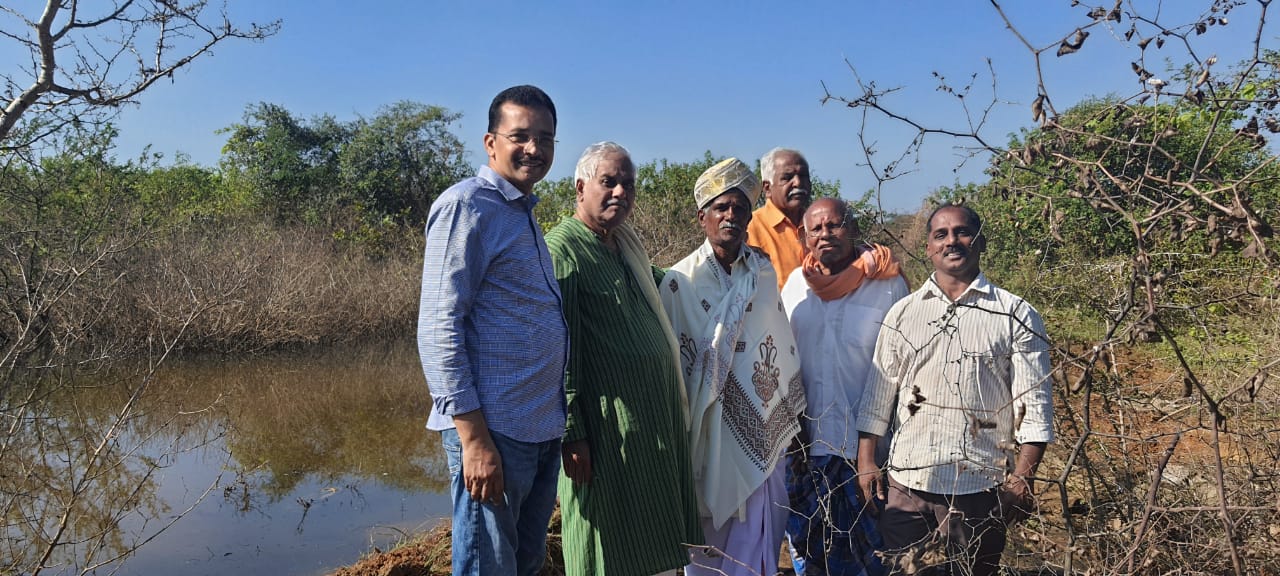 ನೀರು ವ್ಯರ್ಥವಾಗದಂತೆ ತಡೆಯಲು ಏಕಾಂಗಿಯಾಗಿ ಶ್ರಮದಾನ ಮಾಡಿದ ರೈತ: ಜಸ್ಟಿಸ್‌ ಗೋಪಾಲಗೌಡರಿಂದ ಸನ್ಮಾನ