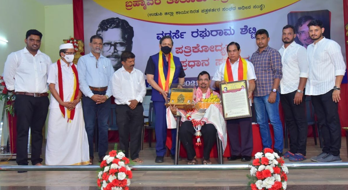 ತೃಪ್ತಿ, ಮಾನವೀಯತೆಯಿಂದ ಸಮಾಜ ಸುಧಾರಣೆ ಸಾಧ್ಯ: ನ್ಯಾ.ಸಂತೋಷ್ ಹೆಗ್ಡೆ